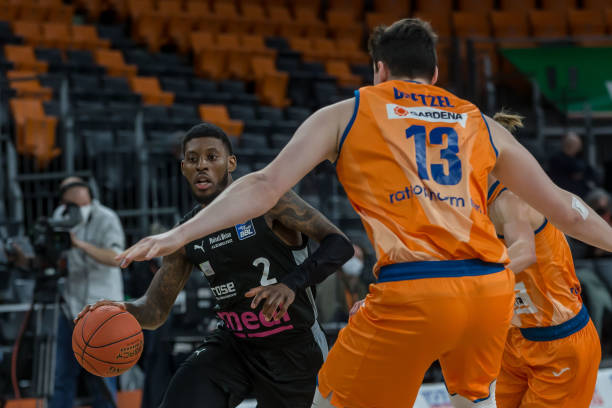 比如对比他 比如对比他